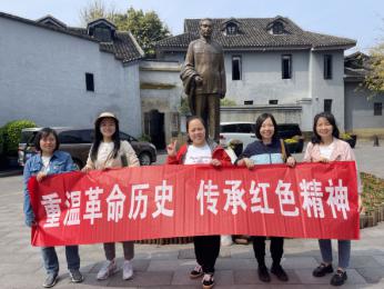 重溫革命歷史，傳承紅巖精神